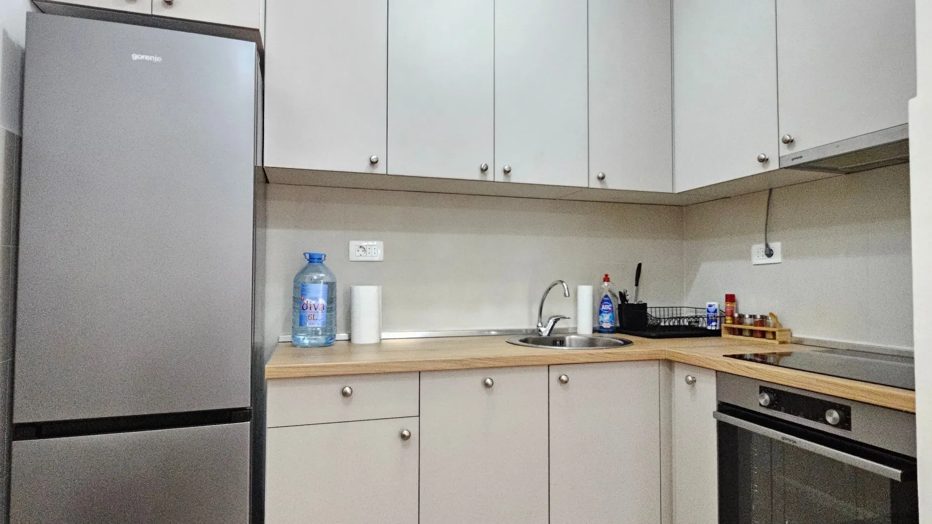 Izdavanje, jednosoban stan, 42m², Pobrežje, Podgorica