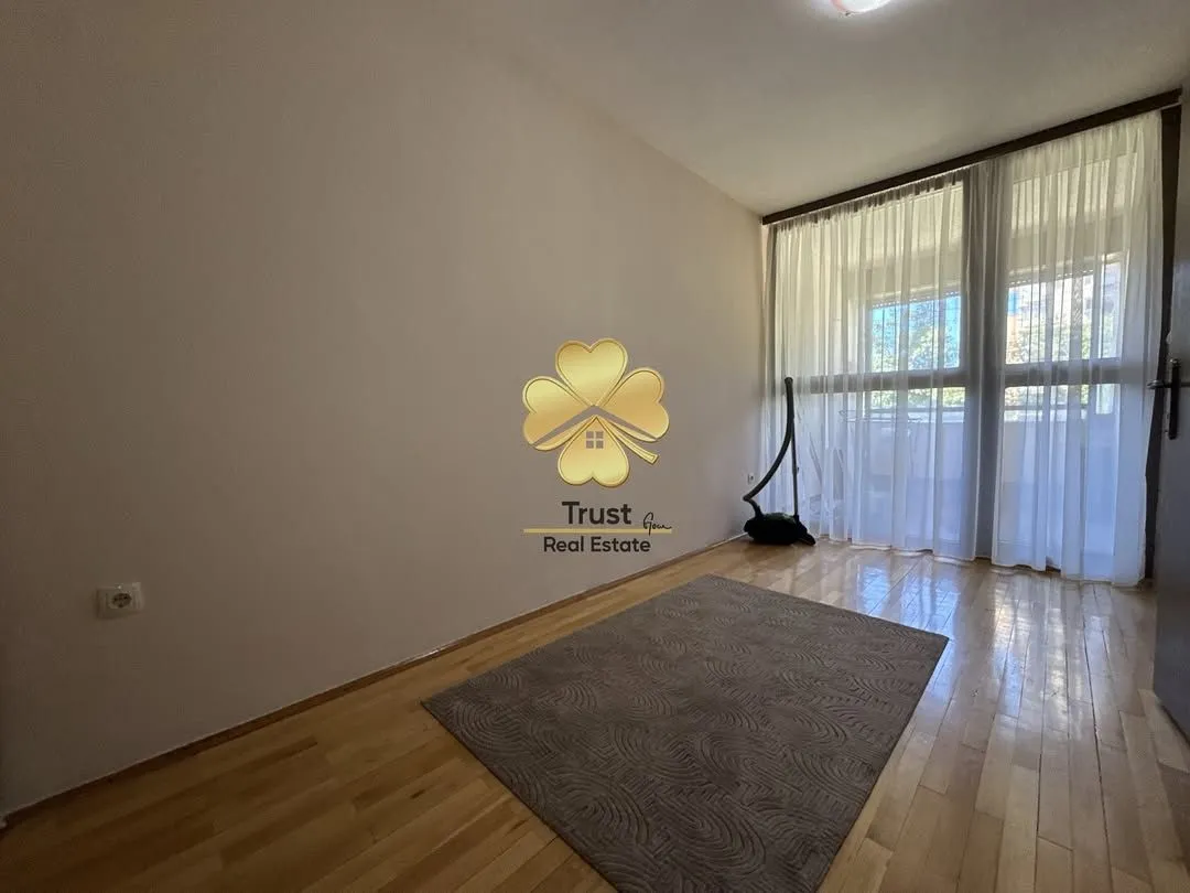 Izdavanje, dvosoban stan, 80m², Blok 5, Podgorica