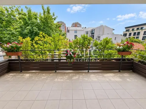 Spacious terrace with a view of the urban surroundings and greenery. - image 15
