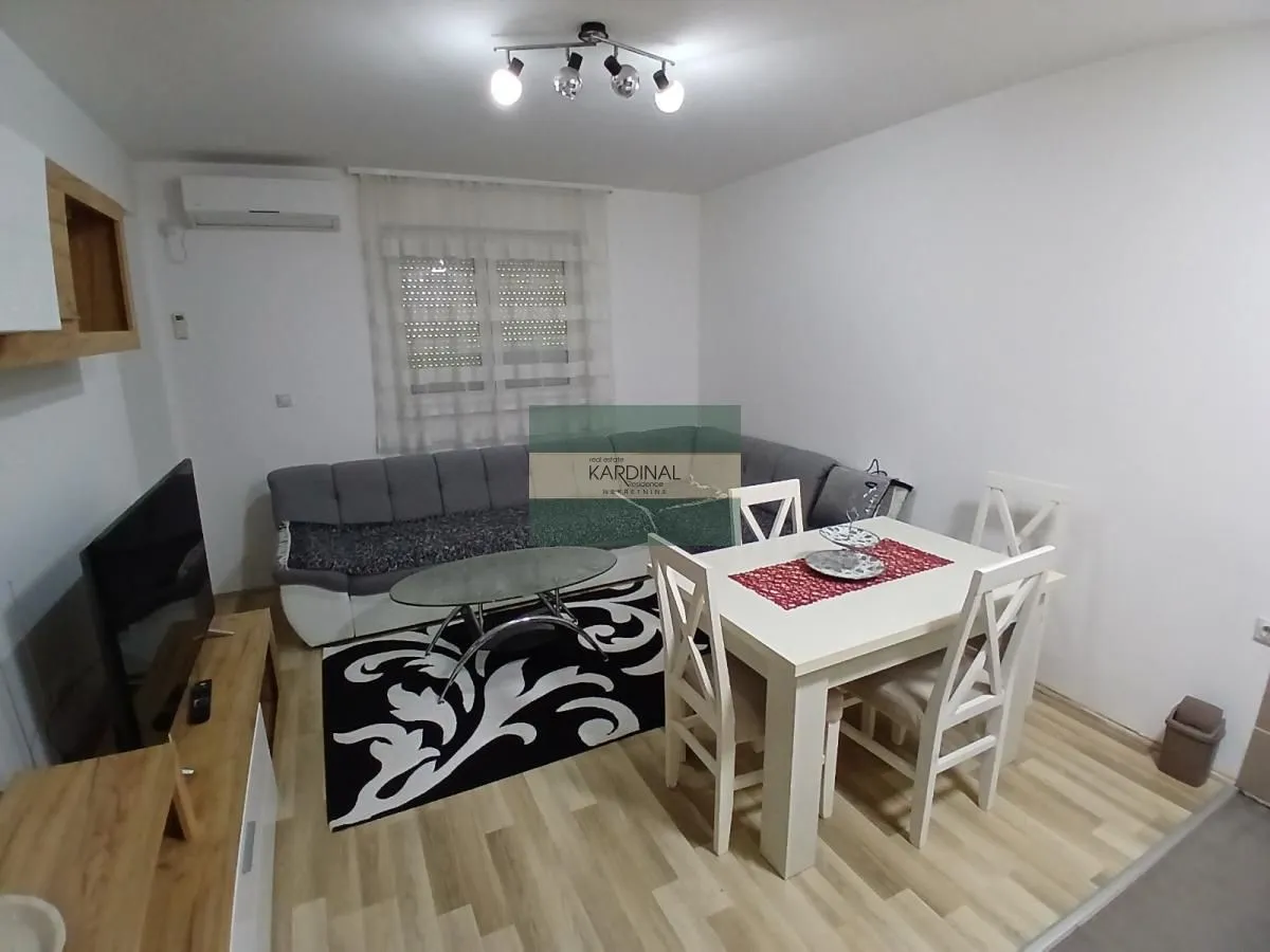 Izdavanje, trosoban stan, 63m², Centar, Jagodina