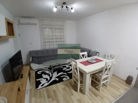 Izdavanje, trosoban stan, 63m², Centar, Jagodina - image 1