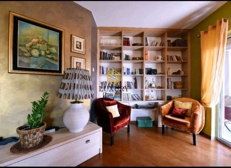 Izdavanje, dvosoban stan, 98m², 1 maj, Podgorica