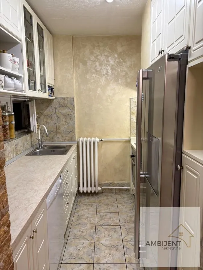 Prodaja, trosoban stan, 73m², Galenika, Beograd