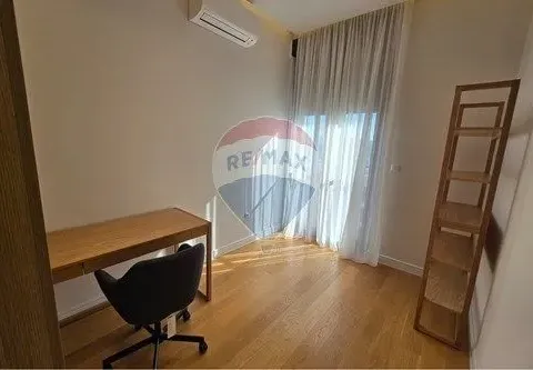 Izdavanje, trosoban stan, 140m², Kruševac, Podgorica - image 9