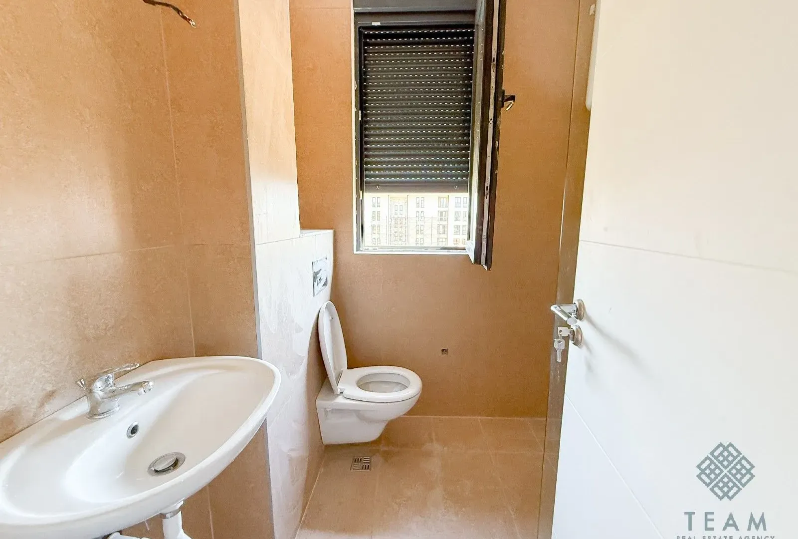 Izdavanje, dvosoban stan, 64m², Tološi, Podgorica