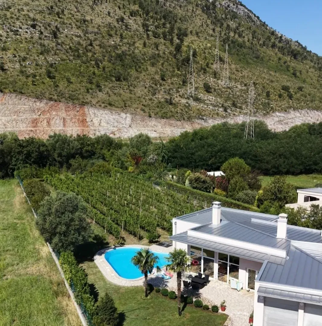 Rent, house, 250m², Tološi, Podgorica
