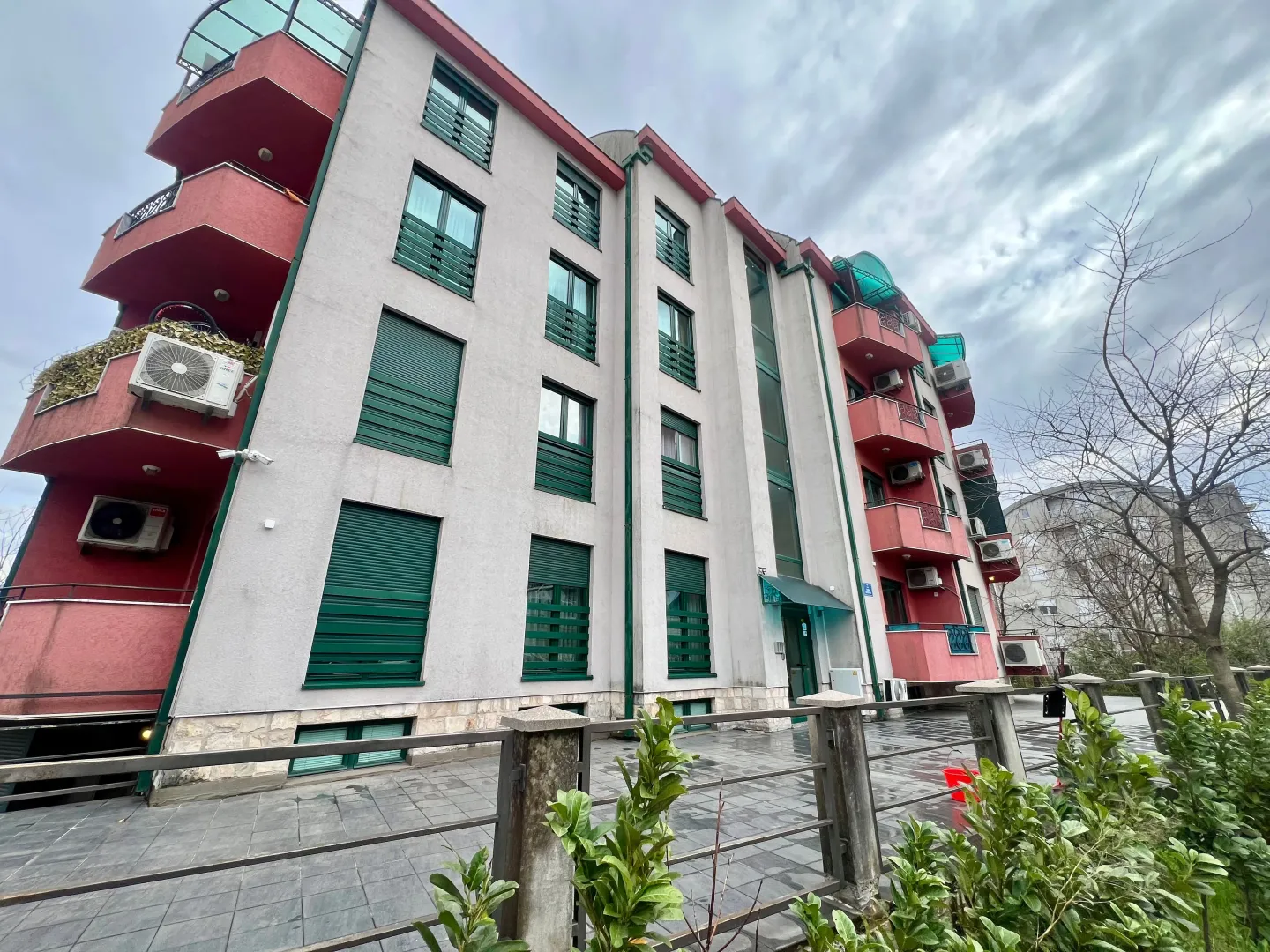 Izdavanje, dvosoban stan, 64m², Vezirov Most, Podgorica