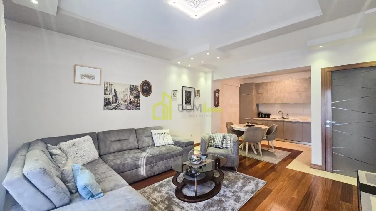 Izdavanje, dvosoban stan, 75m², Centar, Podgorica