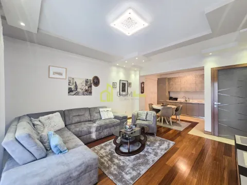 Izdavanje, dvosoban stan, 75m², Centar, Podgorica - image 1