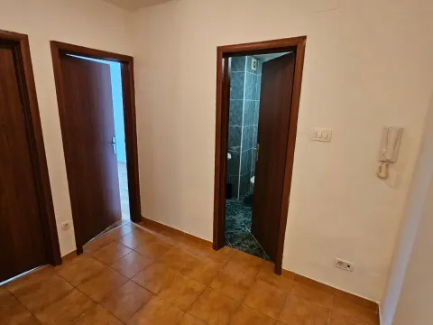 Prodaja, jednosoban stan, 45m², Stari Aerodrom, Podgorica - image 3