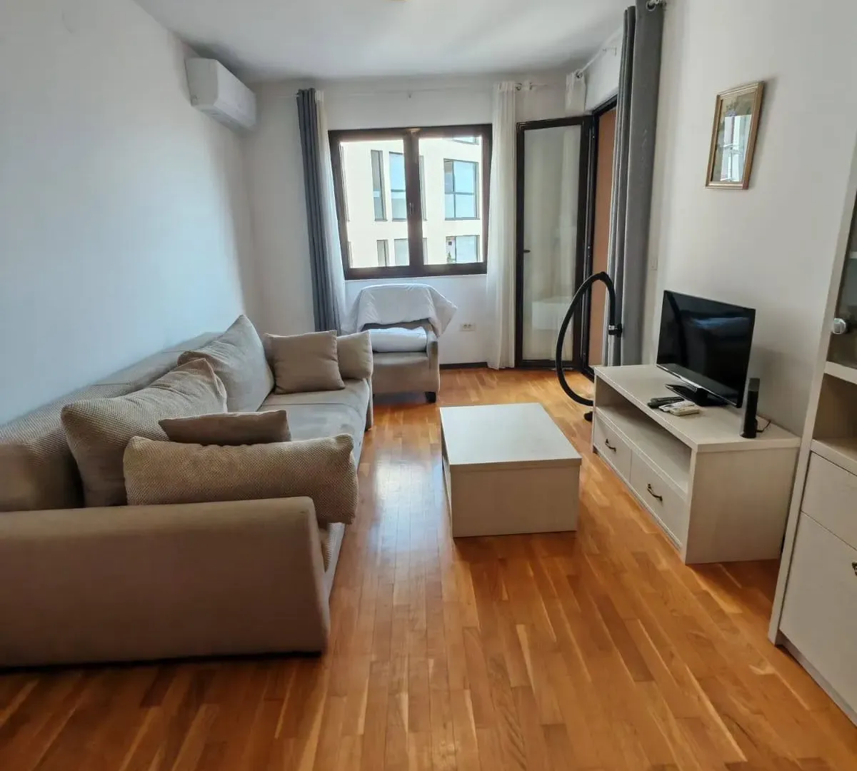 Rent, one bedroom apartment, 45m², Bečići, Budva