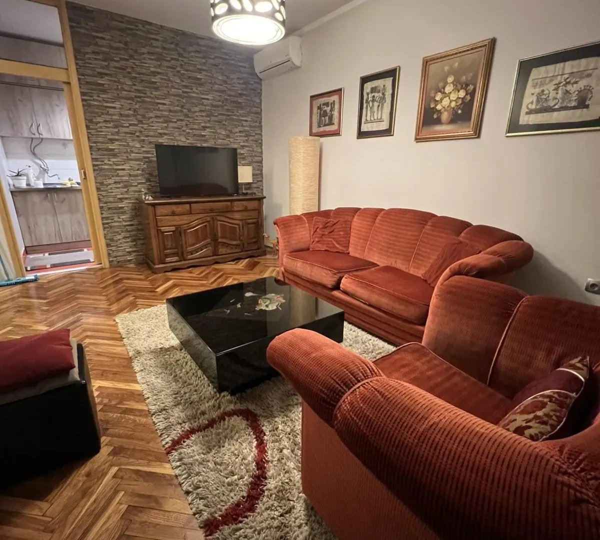 Izdavanje, dvosoban stan, 60m², Blok 6, Podgorica