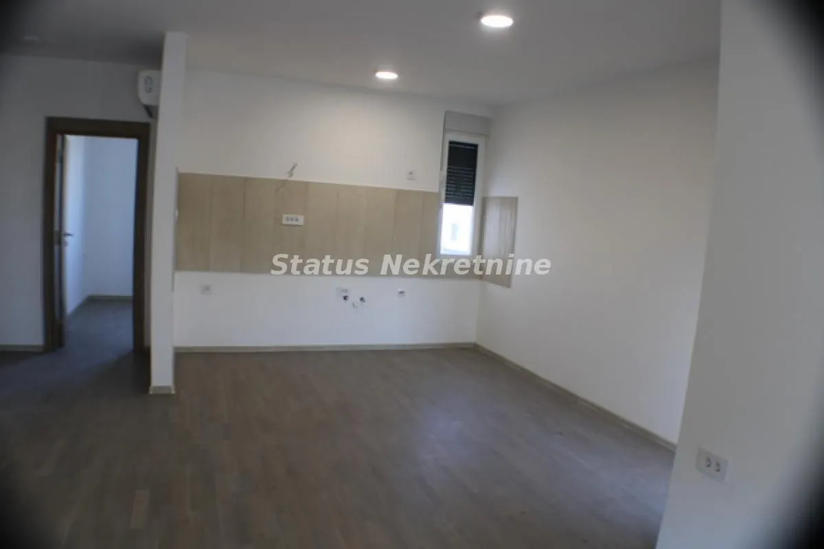 Prodaja, četvorosoban stan, 78m², Petrovaradin, Novi Sad
