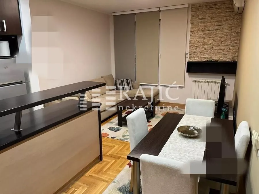 Living room with a dining area and a breakfast bar in the apartment.