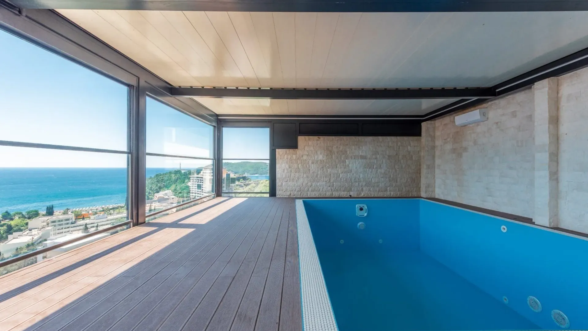 Sale, five bedroom apartment, 300m², Bečići, Budva