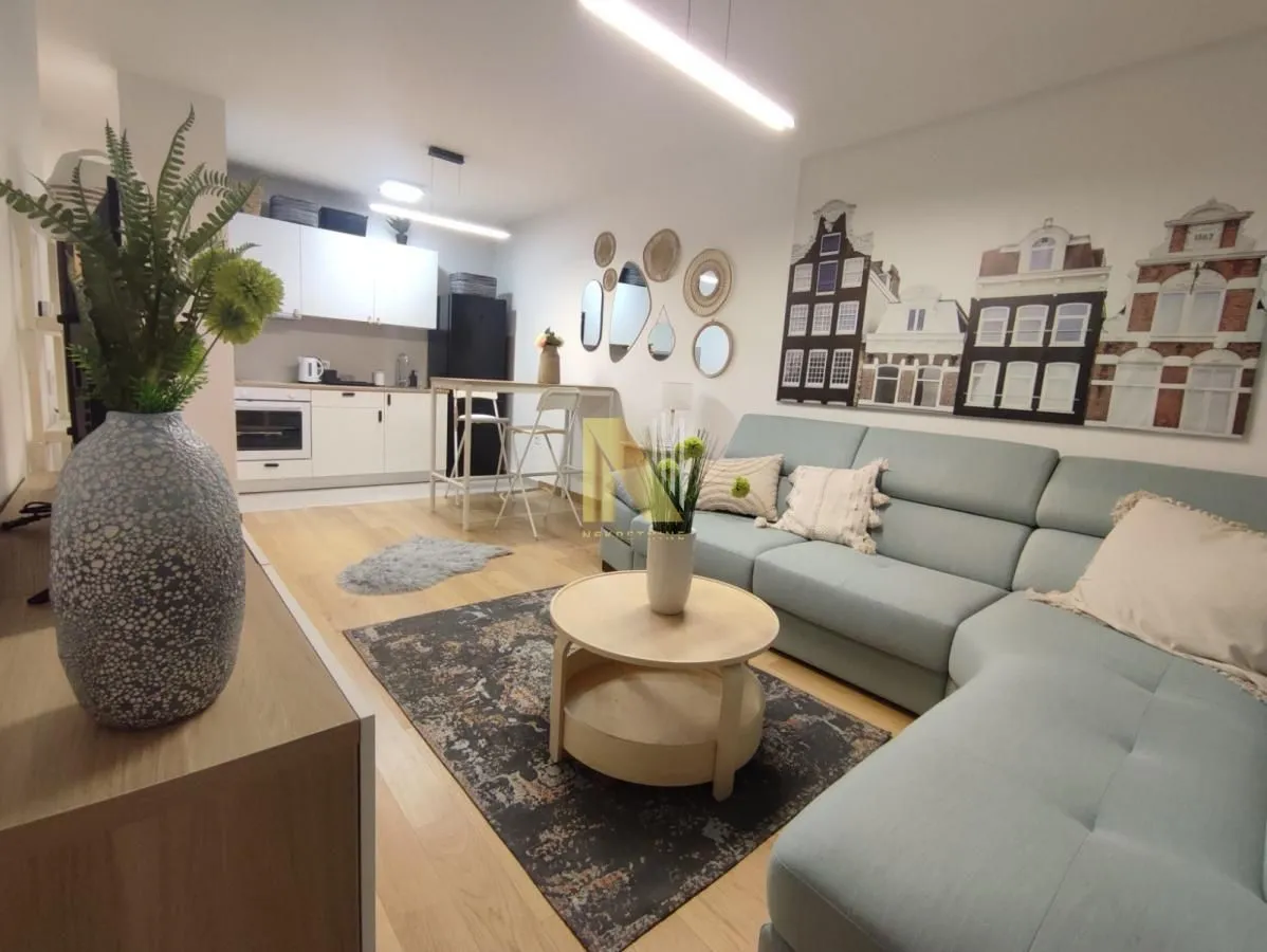 Izdavanje, jednosoban stan, 40m², Centar, Novi Sad