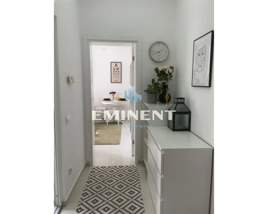 Izdavanje, dvosoban stan, 52m², Senjak, Beograd