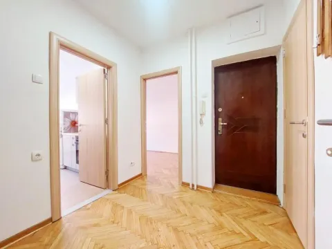 Rent, three bedroom apartment, 73m², Savski Venac, Beograd - image 9