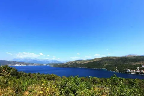 Panoramski pogled na more i brda sa parcele. - image 6