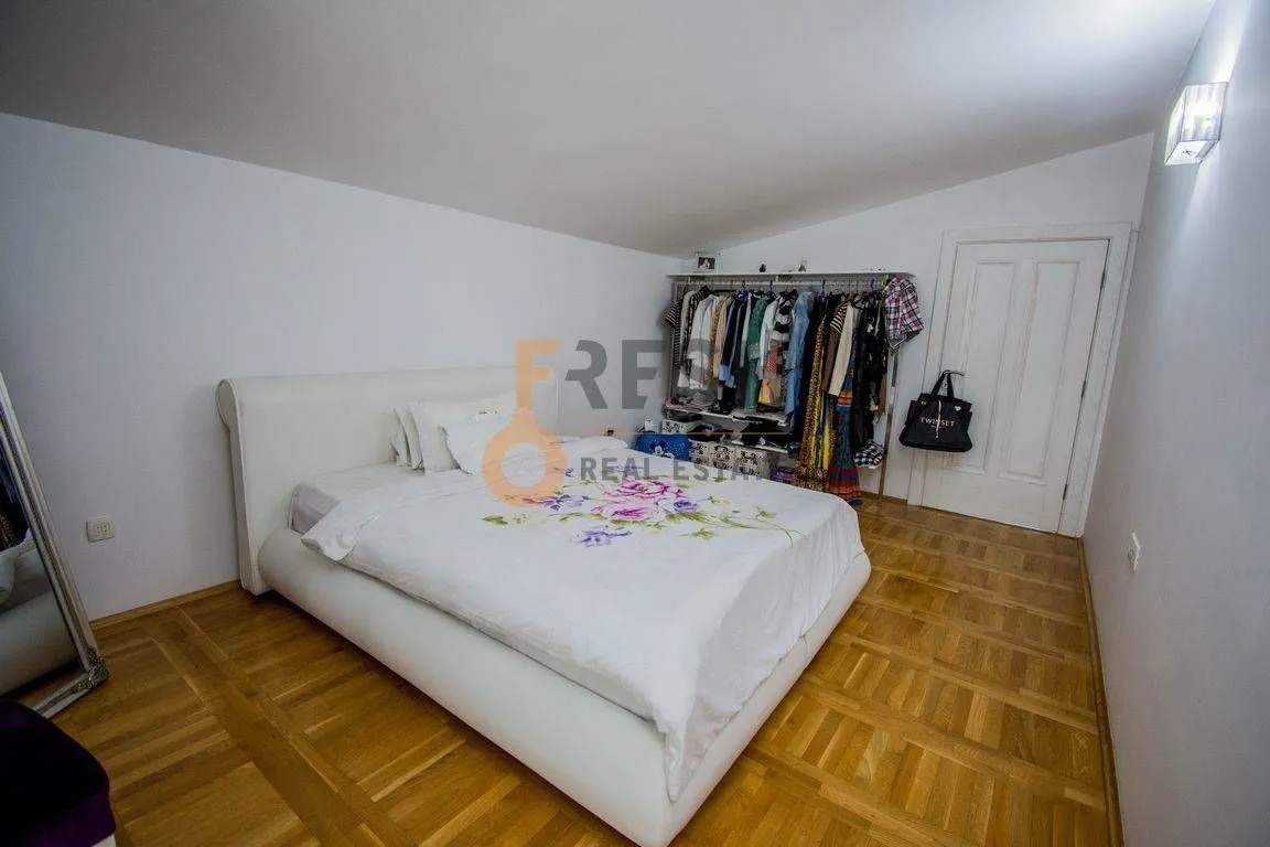 Rent, house, 270m², Zagorič, Podgorica