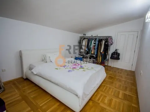 Izdavanje, kuća, 270m², Zagorič, Podgorica - image 16