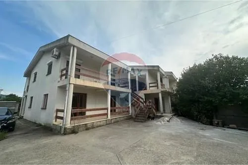 Prodaja, kuća, 816m², Polje, Bar