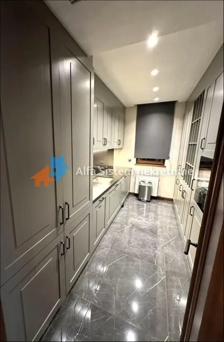 Rent, apartment, 350m², Južni Bulevar, Vračar Sve Podlokacije