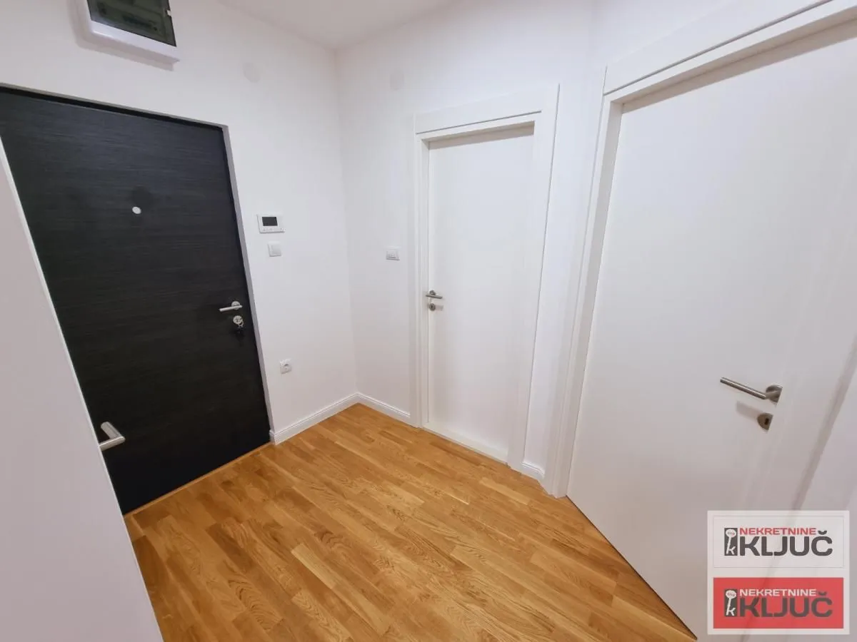 Prodaja, trosoban stan, 63m², Bulevar patrijarha Pavla, Novi Sad Sve Podlokacije