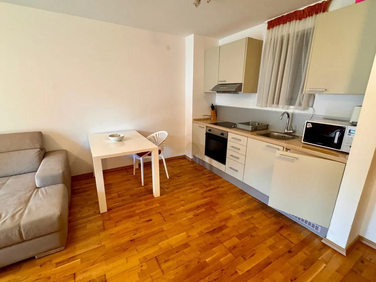 Izdavanje, jednosoban stan, 47m², Pržno, Budva