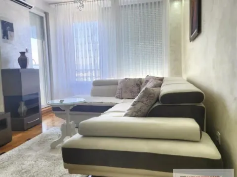 Izdavanje, trosoban stan, 102m², Bulevar patrijarha Pavla, Novi Sad Sve Podlokacije - image 2