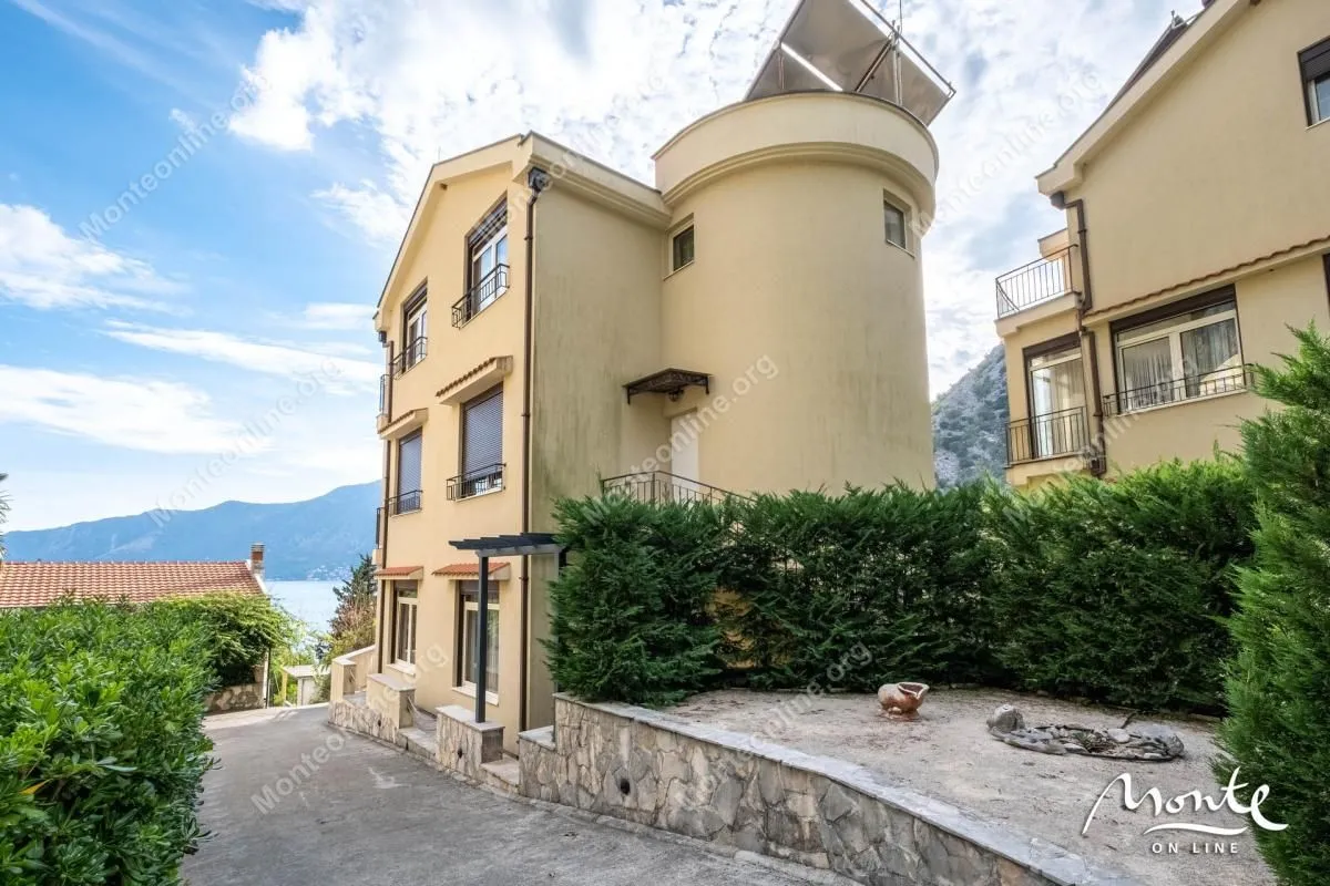 Prodaja, dvosoban stan, 105m², Orahovac, Kotor