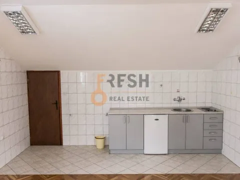 Izdavanje, kuća, 500m², Ostalo, Podgorica - image 16