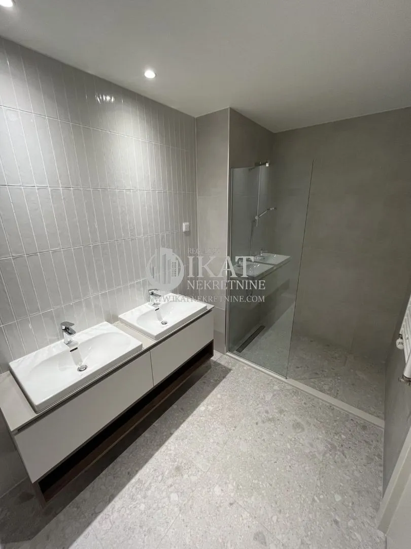 Izdavanje, trosoban stan, 111m², Savski Venac, Beograd