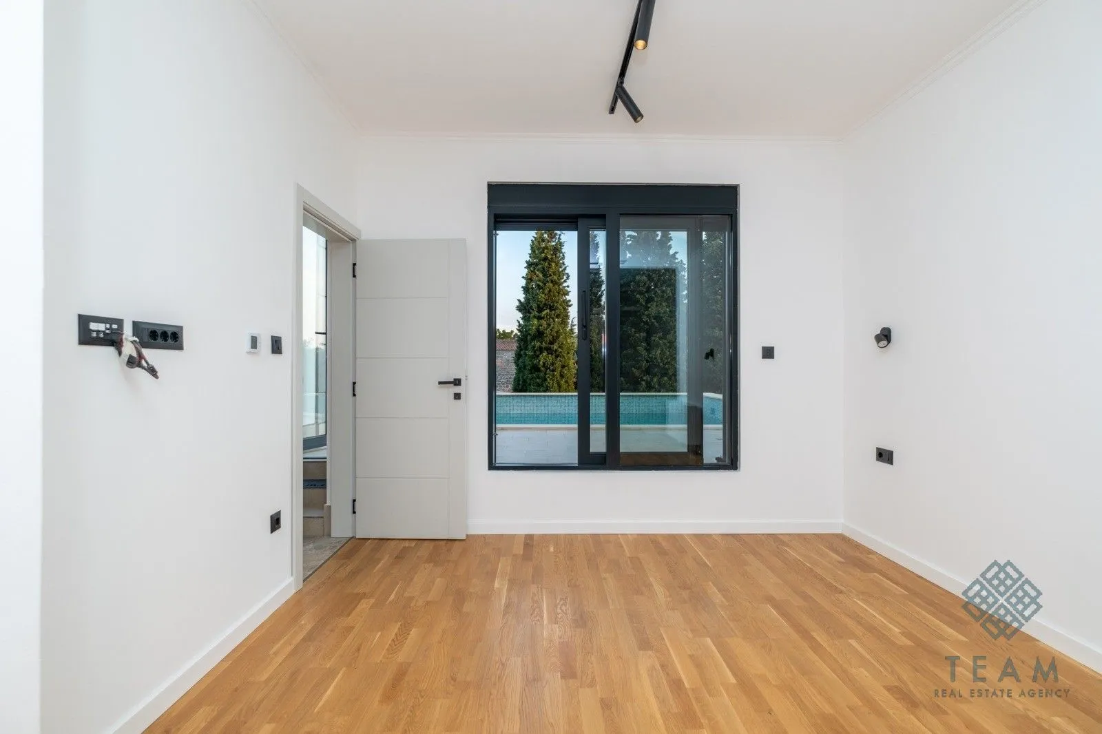 Rent, house, 180m², Gornja Gorica, Podgorica