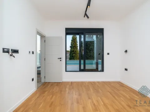 Izdavanje, kuća, 180m², Gornja Gorica, Podgorica - image 22