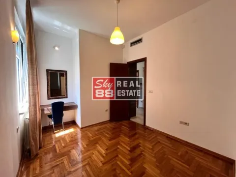 Izdavanje, četvorosoban stan, 130m², Savski Venac, Beograd - image 16