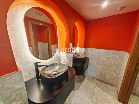 Izdavanje, poslovni prostor, 320m², Đeram Pijaca, Beograd - image 13