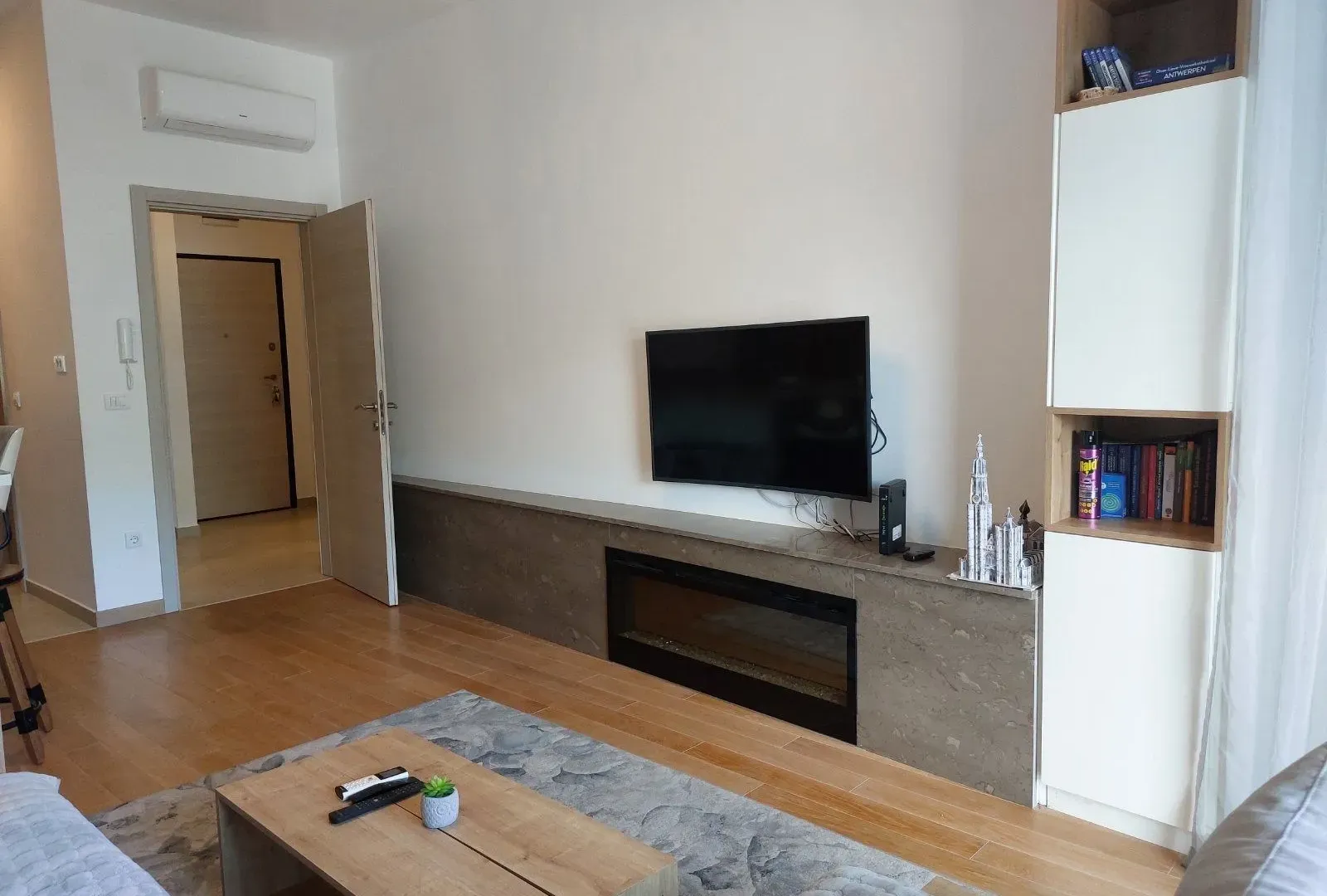 Rent, one bedroom apartment, 57m², Dobrota, Kotor