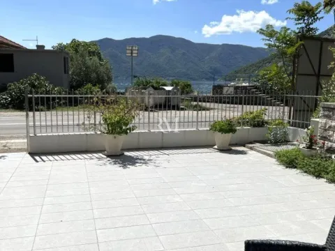 Izdavanje, jednosoban stan, 31m², Risan, Kotor - image 2