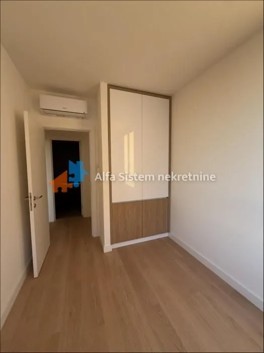 Izdavanje, trosoban stan, 71m², Savski Venac, Beograd