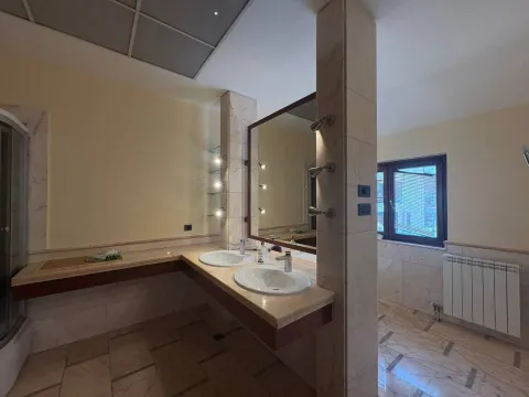 Izdavanje, kuća, 270m², Gorica C, Podgorica - image 25