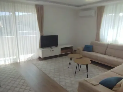 Izdavanje, trosoban stan, 100m², Zagorič, Podgorica