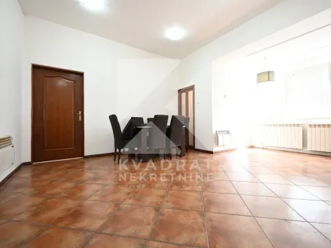 Izdavanje, dvosoban stan, 65m², Centar, Podgorica - image 2