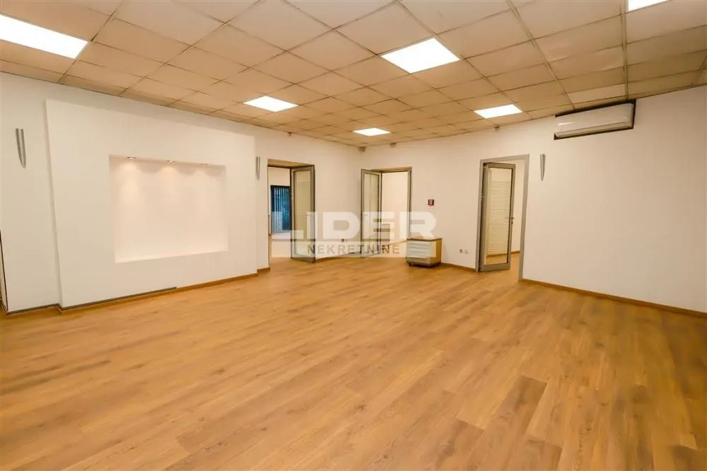 Rent, office space, 251m², Stari Grad, Beograd