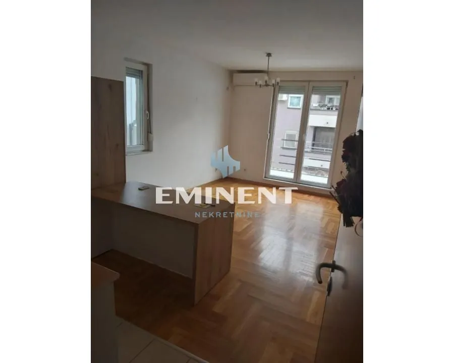 Izdavanje, dvosoban stan, 40m², Lekino Brdo, Voždovac Sve Podlokacije