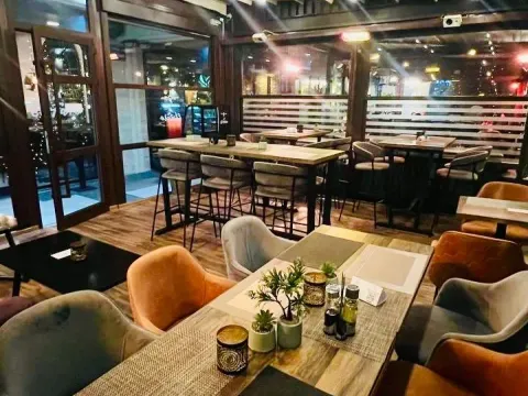 Izdavanje, poslovni prostor, 180m², City Kvart, Podgorica - image 10