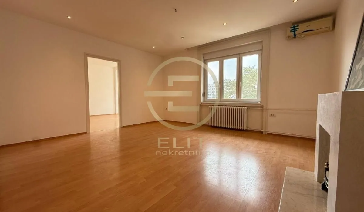 Prodaja, stan, 112m², Centar, Novi Sad