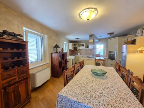 Rent, three bedroom apartment, 120m², Stari Grad, Budva - image 9