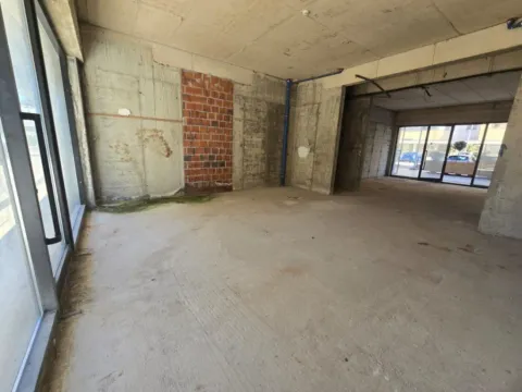 Izdavanje, poslovni prostor, 100m², City Kej, Podgorica - image 9