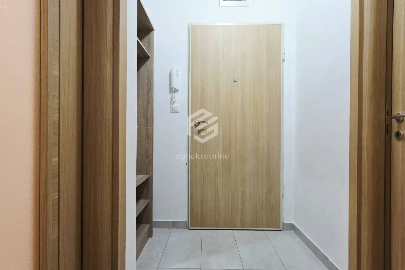 Izdavanje, jednosoban stan, 45m², Stari Aerodrom, Podgorica
